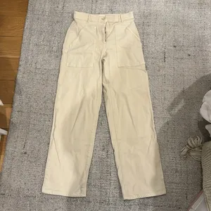 Aritzia Wilfred modern cargo pant in gd birch thumbnail 2