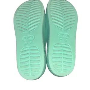 Women’s size 5 crocs thumbnail 2