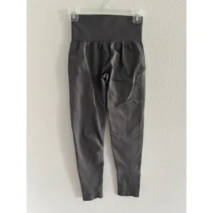 Halara‎ OneForm Seamless Flow High Waisted Ruched 7/8 Yoga Leggings Medium Gray thumbnail 3