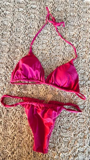Amazon | Magenta Triangle Top & Cheeky Bottom Set | L thumbnail 1