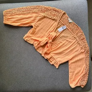 NWT American Eagle Puff Sleeve Tie Front Blouse Large thumbnail 2
