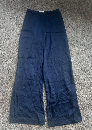 Rue Sophie Flowing Satin Wide-Leg Pants in Navy thumbnail 1