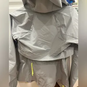 Lululemon Athletica Gray Lightweight Jacket thumbnail 4