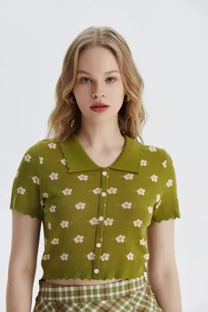 Cider Olive Green Floral Knit Collared Short-Sleeve Scalloped Button Crop Top thumbnail 1