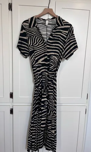 H&M shirtdress thumbnail 1
