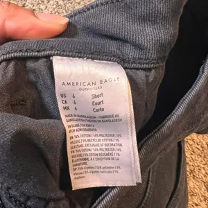 American Eagle Stretch‎ Mom Jeans Womens Size 6 Short Black Wash Denim thumbnail 3
