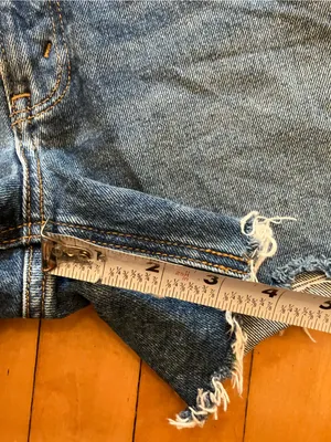 Abercrombie & Fitch 4” Mom Short High Rise Denim thumbnail 7