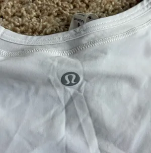 Lululemon Short Sleeve Cropped Shirt thumbnail 5