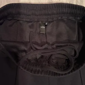 Trendy Queen Black Cropped Wide Leg Pants Tulip Hem Pockets Medium thumbnail 3