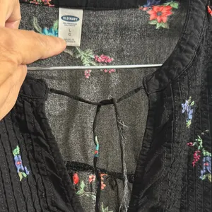 Old Navy Black Blouse with Floral Design thumbnail 2