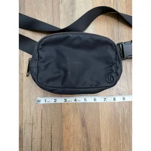 Lululemon‎ Everywhere Belt Bag Black Crossbody Waist Bag OS Nylon thumbnail 10