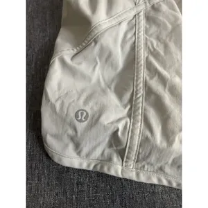 Lululemon Track Attack Running Shorts Women's Size 8 Soft Grey 3" Inseam thumbnail 6