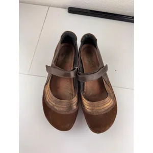 Naot Mary Jane Flats‎ Brown Suede Bronze Accent Comfort Shoes Womens 38 7 7.5 thumbnail 2