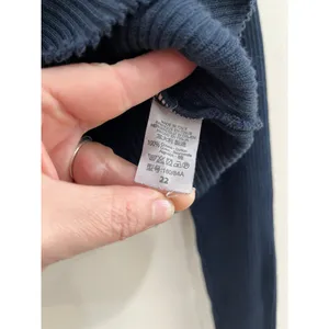 Brandy Melville Navy Ribbed Crop Sweater‎ Raw Hem V Neck Cotton Top OS thumbnail 4