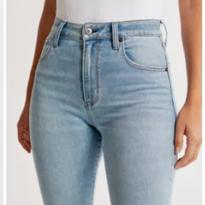 NEW Abercrombie & Fitch The Super Skinny‎ Ankle High Rise Jeans - Size 37/24 L thumbnail 1
