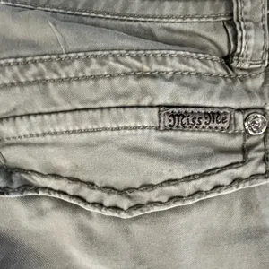 Miss Me • Olive Green Cargo Jeans Bead Embellished Cross Accent Size 26 thumbnail 8