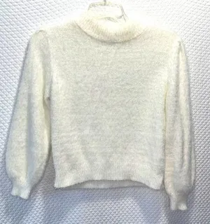 Gianni Bini fuzzy crop sweater ❤️‍🔥 thumbnail 1