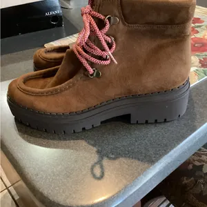 Womens Brown Boots with Pink Laces thumbnail 2