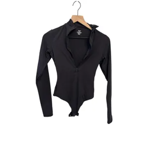 SKIMS FITS EVERYBODY ZIP FRONT LONG SLEEVE THONG BODYSUIT ONYX M ( sold out) thumbnail 5