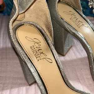 Badgley Mischka Jewel Size 6.5 Silver Jeweled Chunk Heels thumbnail 2
