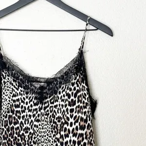 Lavender Brown Womens Lace Trim Tank Top Animal‎ Print Cami V Neck Size M thumbnail 2