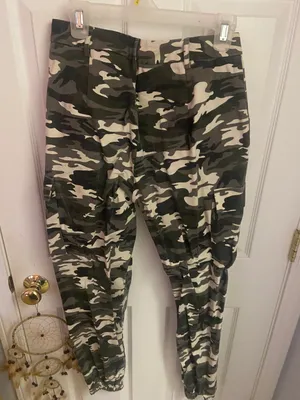 Pretty Little Thing Camo Joggers thumbnail 2