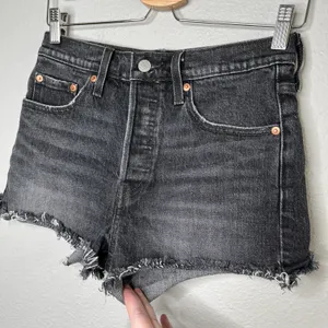 Levis 501 black charcoal quality denim button fly shorts size 25 thumbnail 9