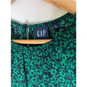 GAP Green Floral Cutout Peplum Rayon Long-Sleeve Top S Casual thumbnail 3
