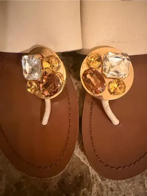 Tory Burch beautiful Women’s Cream Leather Gemstone Accents of Gold Sandals thumbnail 2