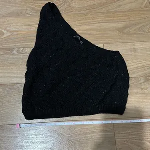 Stradivarius black sparkly one shoulder top size small‎ thumbnail 2