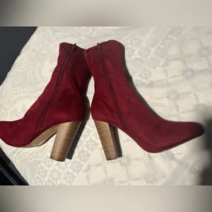 Chic burgendy Suede Heeled Boots Red Size 7.5 thumbnail 6