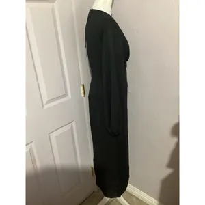 Revolve Krisa Long Sleeve Deep V Neck MIDI Black Dress thumbnail 4