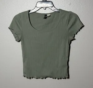 Divided by H&M‎ Ribbed Olive Green Women's Top Casual Size Small thumbnail 1