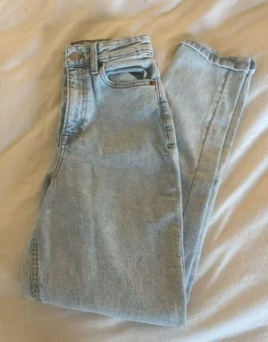 H&M mom jeans thumbnail 2