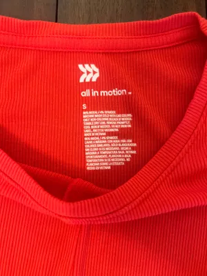All In Motion Crop along sleeve Top Small thumbnail 3