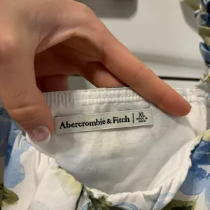 Abercrombie Floral Poplin Scrunch Tank Top thumbnail 5