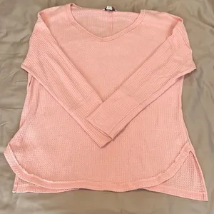 Vintage America szM 3/4 sleeve thermal hem is round in front square in back GUC thumbnail 2