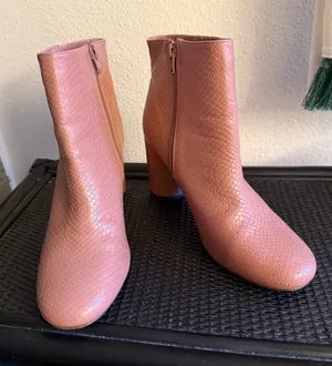 Pink boots Size 9 thumbnail 1