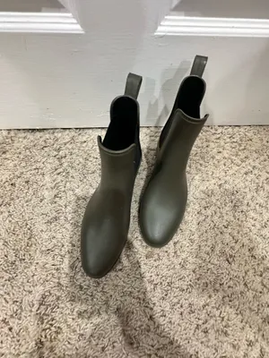 Ankle rain boots by Target. Green, beautiful shape thumbnail 4