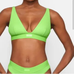 SKIMS Bralette thumbnail 7