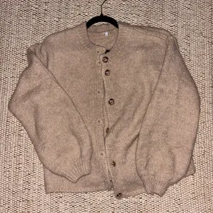 Viral TikTok Button Up Sweater Size M thumbnail 2