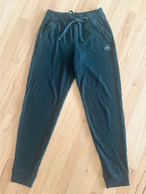 Alo Yoga Midnight Green Muse Set thumbnail 8