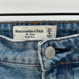 Abercrombie Fitch The Mom High Rise Light Wash‎ Denim Jeans Women Size 27 4 thumbnail 3