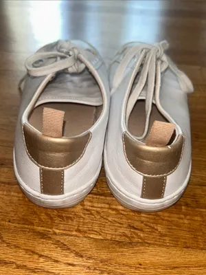 GAP White Women's Low-Top Lace-Up Sneakers size 7 thumbnail 3