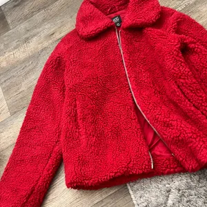 BDG small red fuzzy jacket‎ thumbnail 4