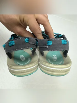 KEEN Women's Uneek Sneaker in Turquoise and Gray Size 7.0 thumbnail 4