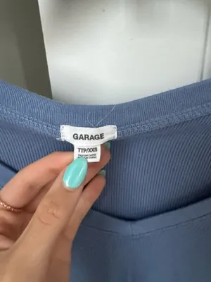 garage sleek v-neck long sleeve thumbnail 4
