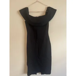 Aritzia Babaton Ruslan Off the Shoulder Black Midi‎ Dress Size 4 thumbnail 2