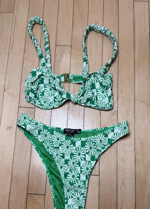 Nasty Gal Green Pop Daisy Floral Print Bikini Size 4 / Small thumbnail 1