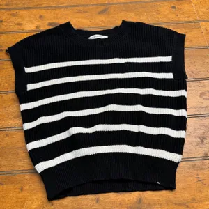 Moon & Madison Striped Sweater Vest Black‎ White Ribbed Knit Sleeveless XS thumbnail 1